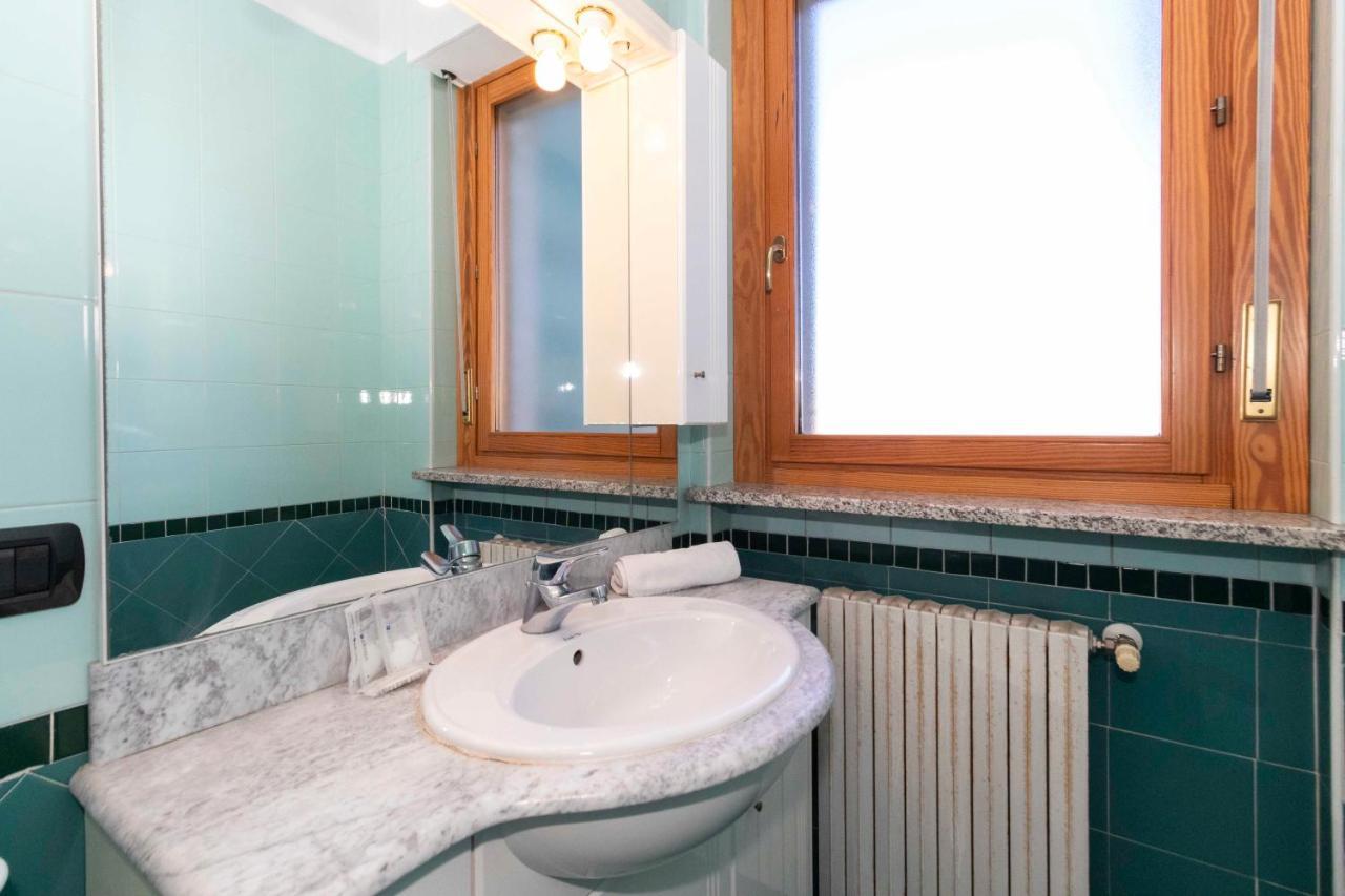 토리노 Cozy&Spacious Apt 2 Min Walk From The Tram Stop! 아파트 외부 사진